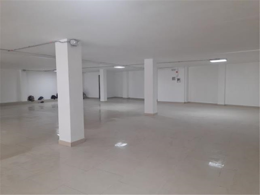 Local en Arriendo - Más