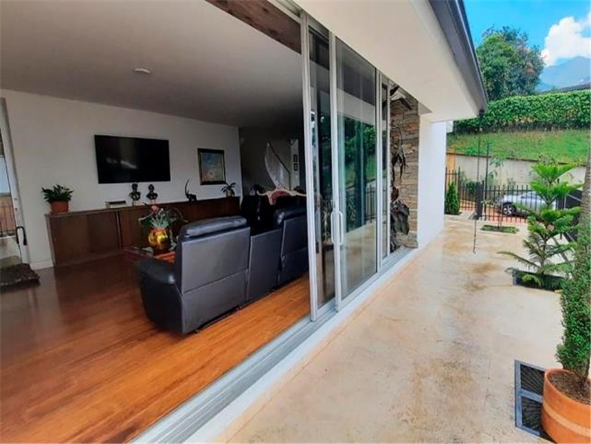 Casa de 4 alcobas en venta en Loma El Atravesado, Envigado, 372 m² · foto 19 de 20