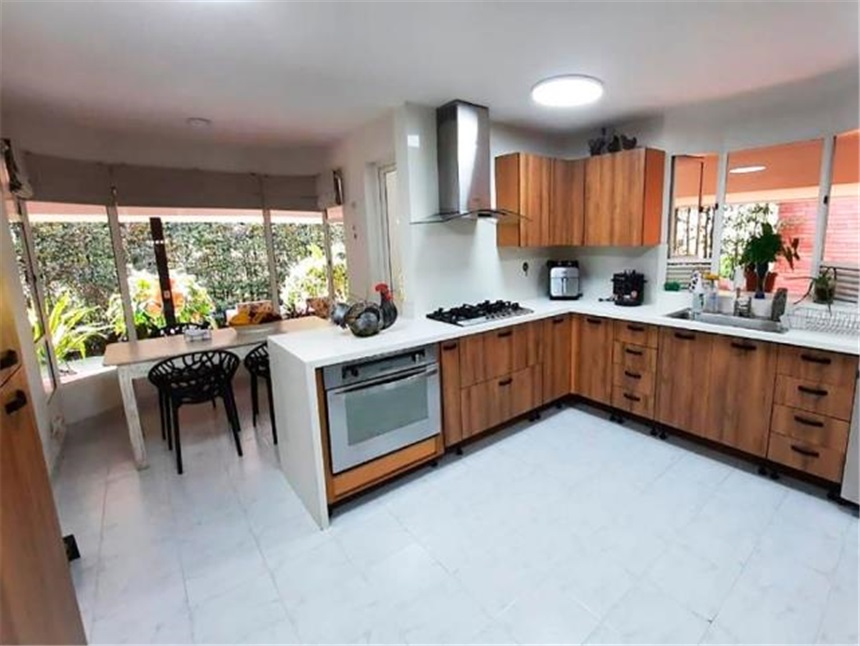 Casa de 4 alcobas en venta en Loma El Atravesado, Envigado, 372 m² · foto 7 de 20