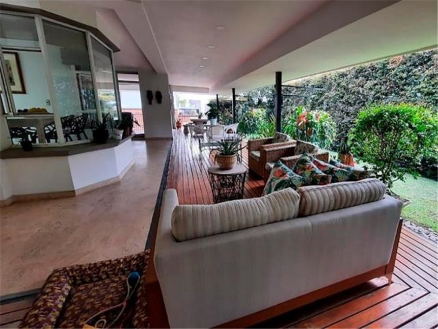 Casa de 4 alcobas en venta en Loma El Atravesado, Envigado, 372 m² · foto 18 de 20