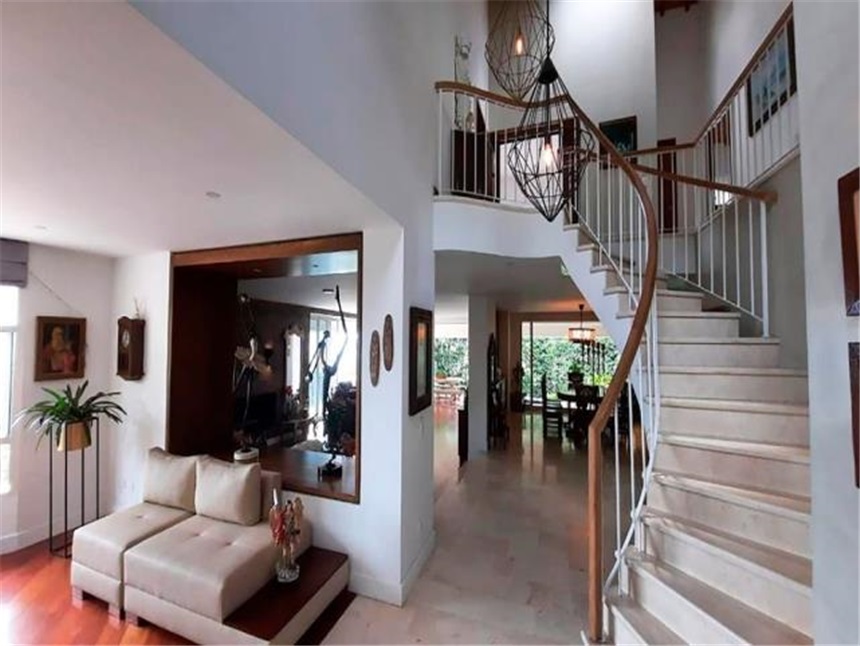 Casa de 4 alcobas en venta en Loma El Atravesado, Envigado, 372 m² · foto 3 de 20