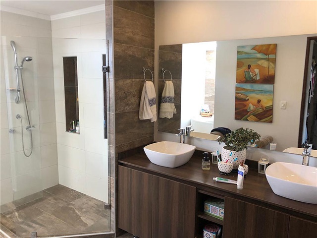 Casa de 4 alcobas en venta en Escobero, Envigado, 290 m² · foto 12 de 13
