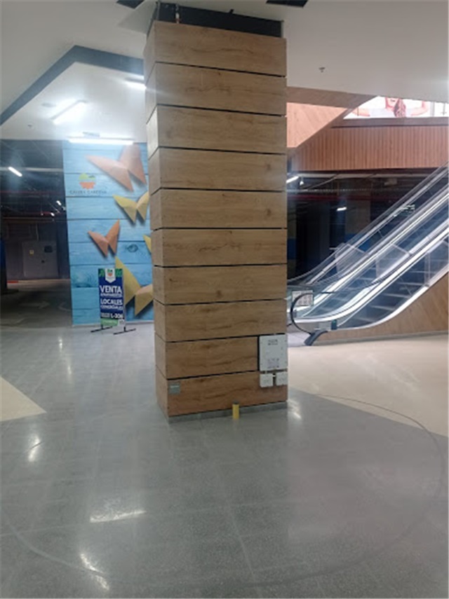 Local en Arriendo - Más