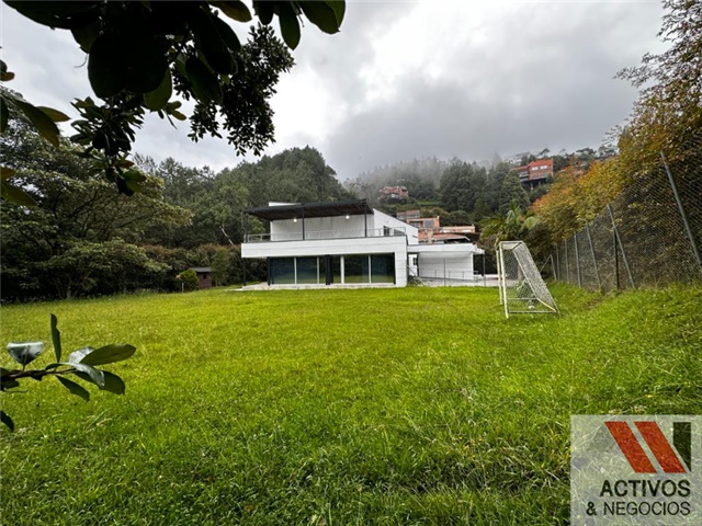 Casa de 4 alcobas en venta en Carrizales, El Retiro, 2000 m² · foto 2 de 24