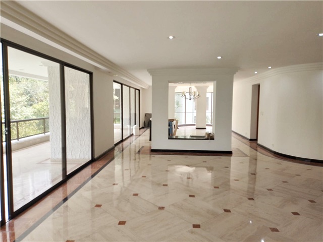 Apartamento de 3 alcobas en arriendo en Transversal Inferior, Medellín, 457 m² · foto 2 de 20