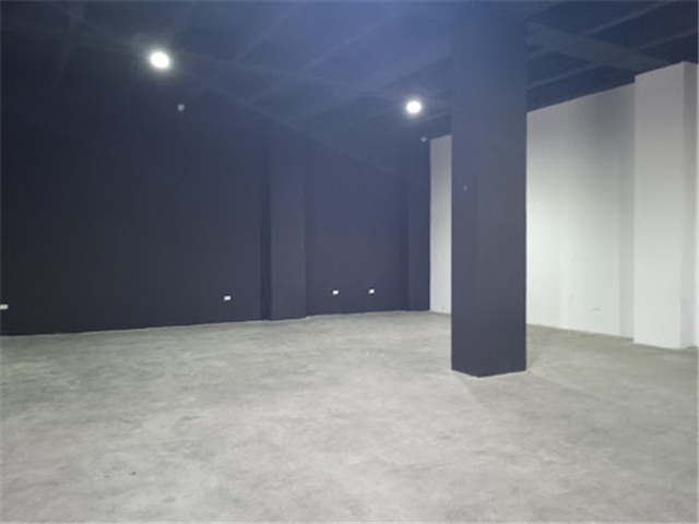 Local en venta en Conquistadores, Medellín, 300 m² · foto 2 de 24