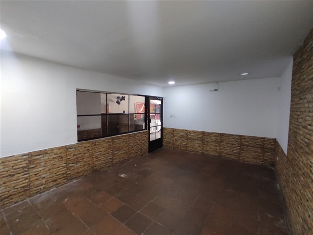 Local en Arriendo - Más