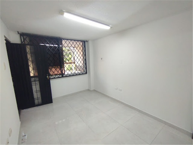 Local en Arriendo - Más