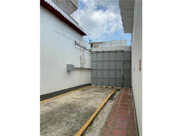 Local en Arriendo - Más