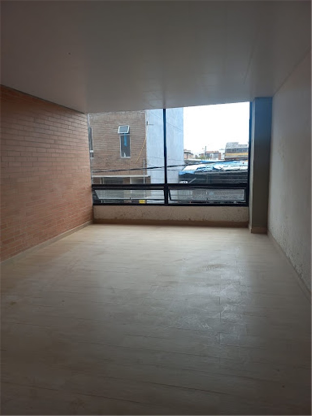 Local en Arriendo - Más