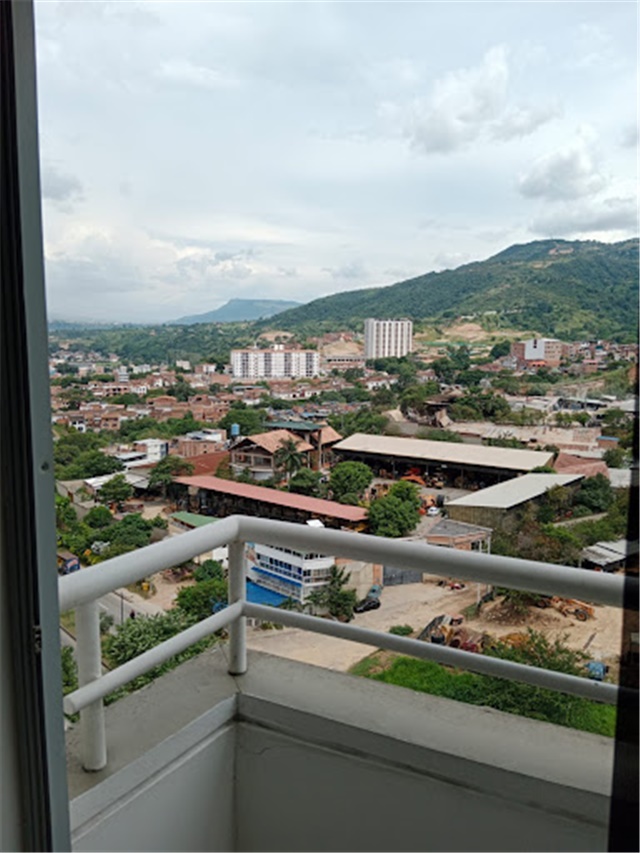 Apartamento de 3 alcobas en venta en Centro, Girón, 66 m² · foto 3 de 12