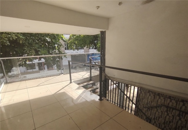Local en Arriendo - Más