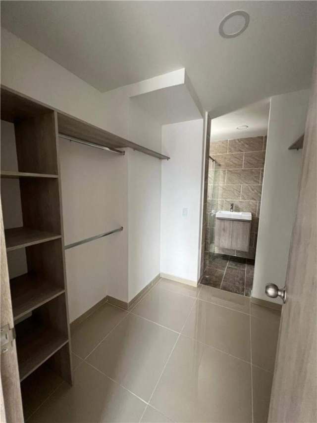 Apartment in Medellín, El Nogal - Los Almendros, Belén - View 5