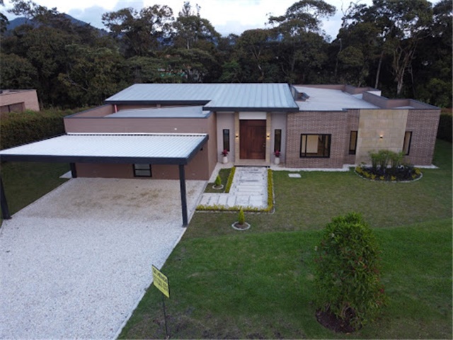 Casa de 4 alcobas en venta en El Carmen De Viboral, El Carmen de Viboral, 490 m² · foto 2 de 12