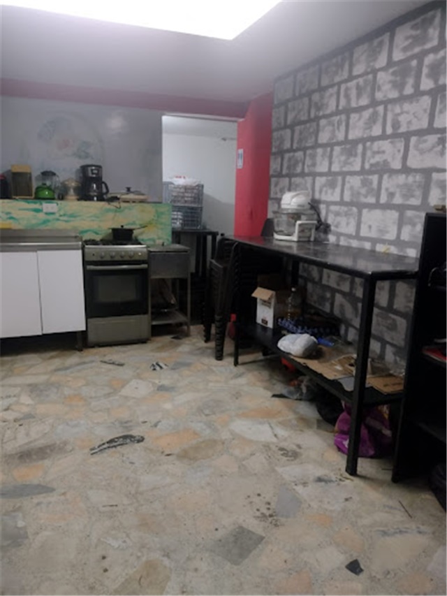 Local en Arriendo - Más