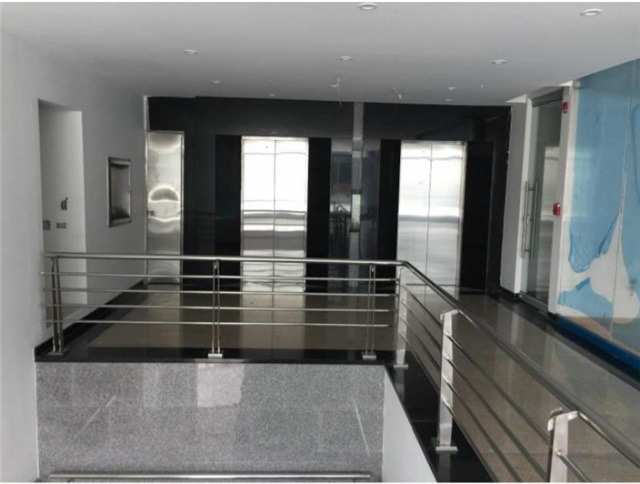 Local en Arriendo - Más