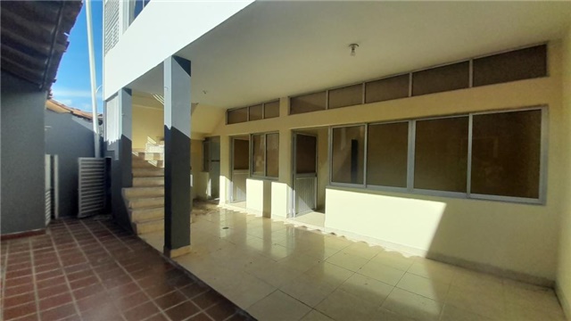 Local en Arriendo - Más