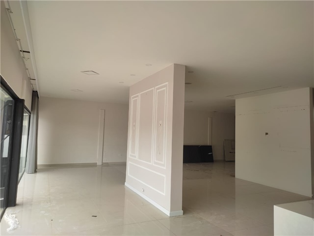 Local en Arriendo - Más