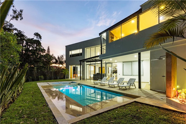 Casa de 5 alcobas en venta en El Tesoro, Medellín, 437 m² · foto 18 de 19