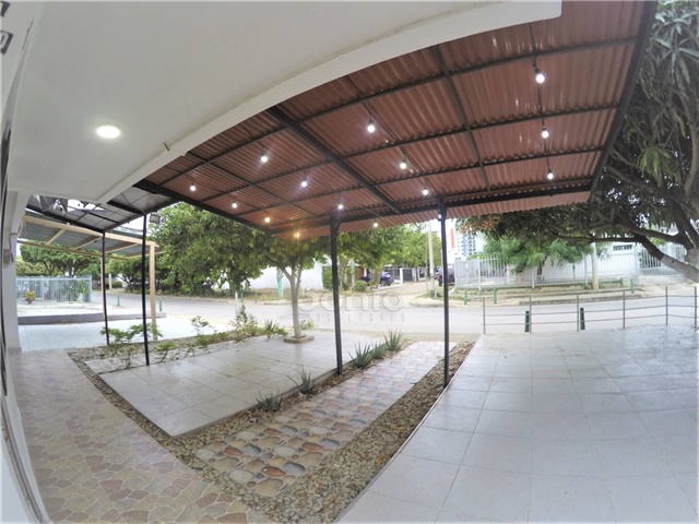 Local en Arriendo - Más