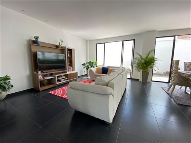 Casa de 4 alcobas en venta en Las Mercedes, Jamundí, 320 m² · foto 4 de 24