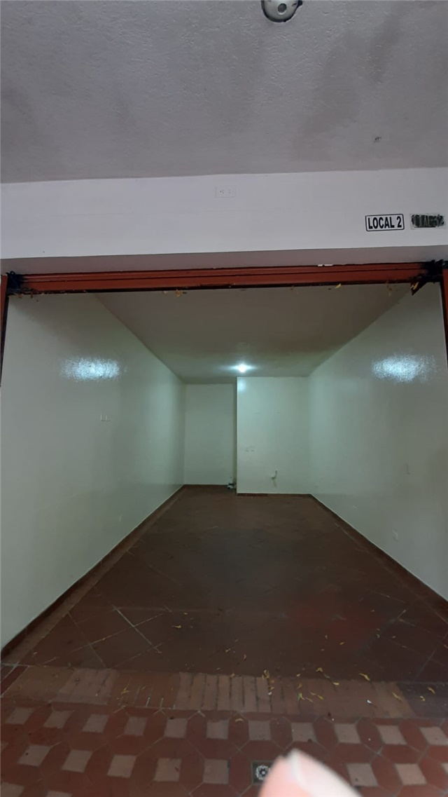 Local en Arriendo - Más