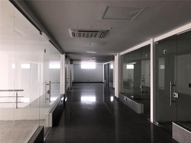 Local en Arriendo - Más