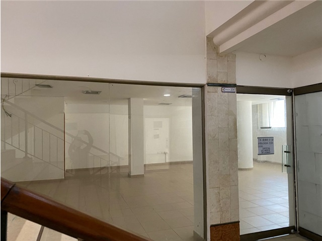 Local en Arriendo - Más