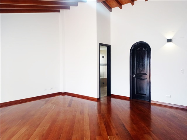 Casa de 5 alcobas en venta en El Tesoro, Medellín, 360 m² · foto 8 de 20
