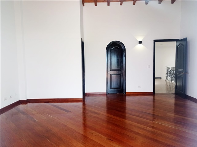 Casa de 5 alcobas en venta en El Tesoro, Medellín, 360 m² · foto 12 de 20