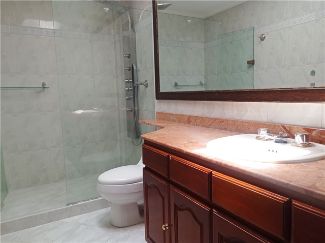 Casa de 5 alcobas en venta en El Tesoro, Medellín, 360 m² · foto 17 de 20