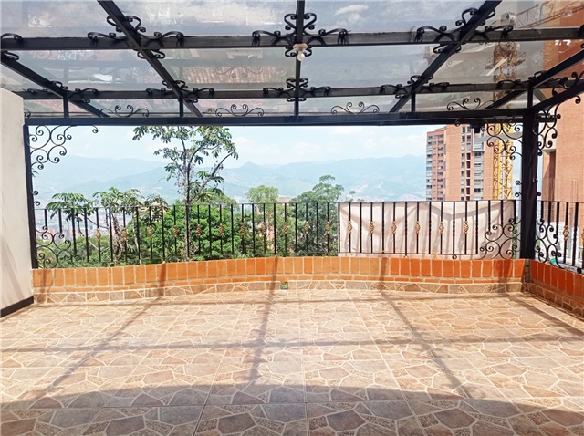 Casa de 5 alcobas en venta en El Tesoro, Medellín, 360 m² · foto 19 de 20
