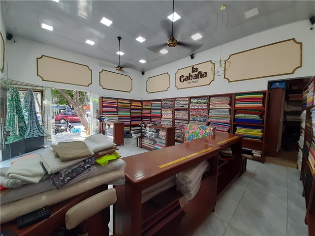 Local en Arriendo - Más