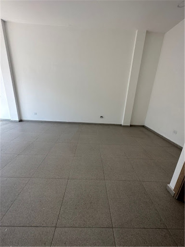 Local en Arriendo - Más