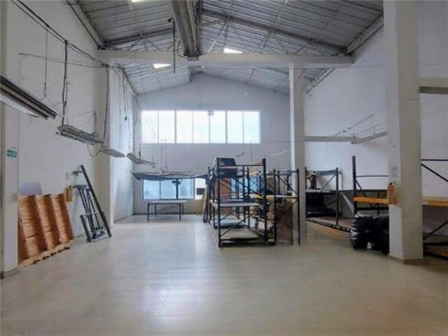 Bodega en Arriendo - Más