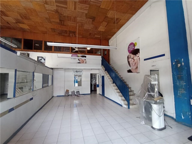 Local en Arriendo - Más