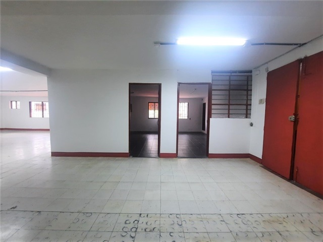 Local en Arriendo - Más