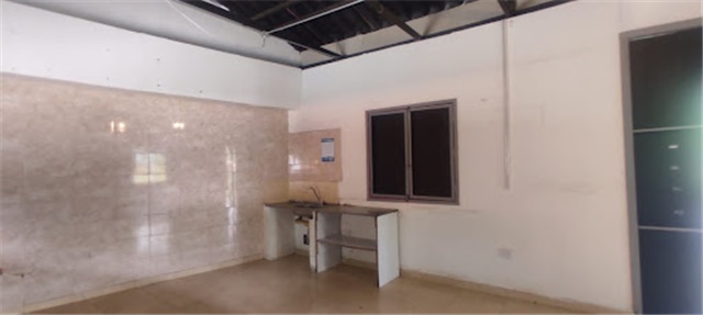 Local en Arriendo - Más