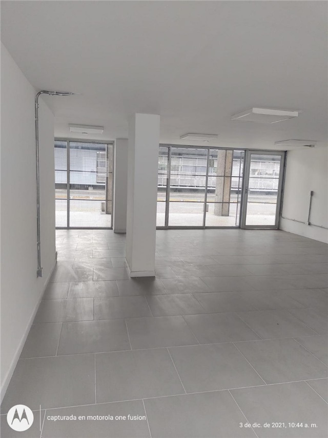 Local en Arriendo - Más