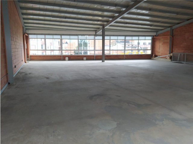 Local en arriendo en La Castellana, Medellín, 290 m² · foto 3 de 12