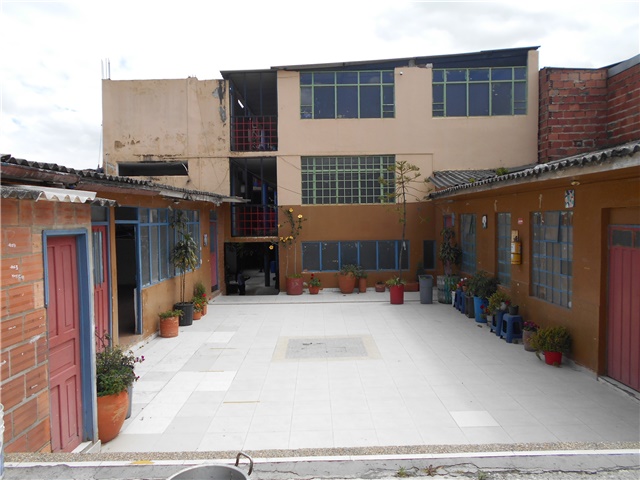 Edificio en venta en Parque Campestre, Soacha, 928 m² · foto 4 de 12