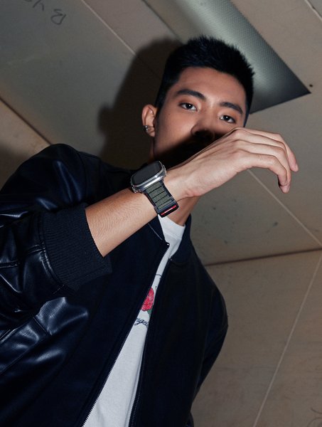 Apple-Watch-Ultra-Strap_Kobu_Lifestyle_02.jpg