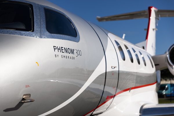 Phenom-300MED-1.jpg