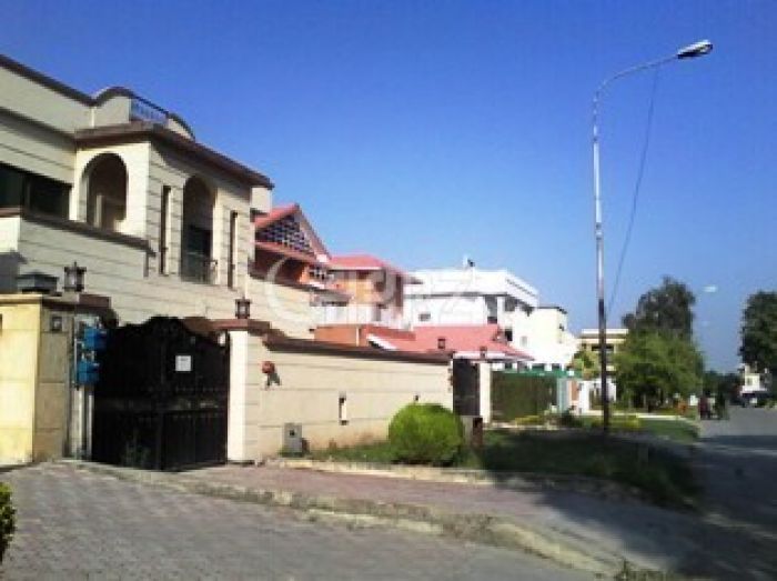 8 Kanal House for Sale in Gulberg Lahore