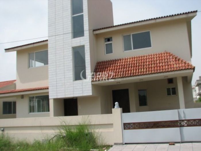 10 Marla House for Sale in Bahria Town Lahore