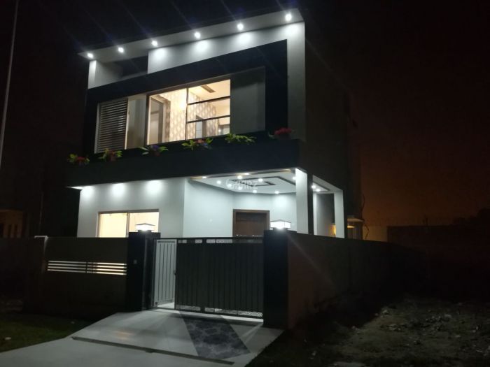 200 Square Yard House for Sale in Karachi Defence View