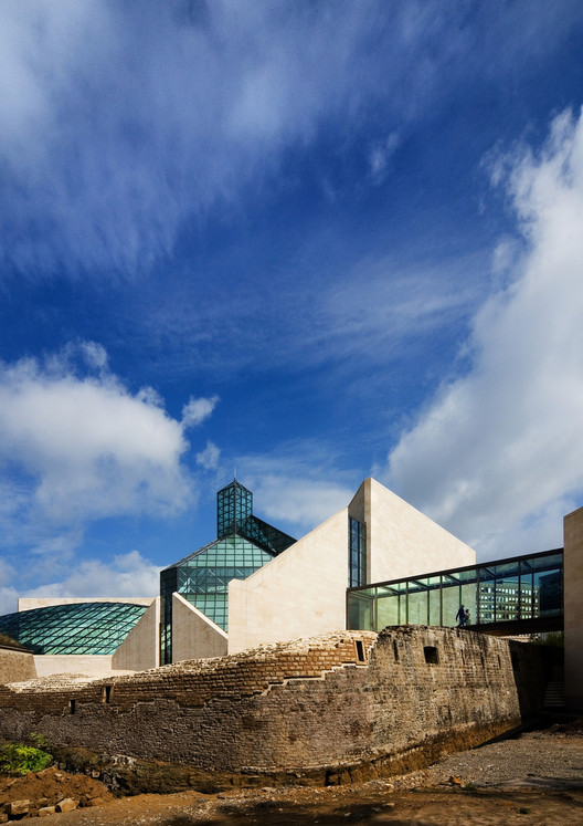 Musée d'Art Moderne Grand-Duc Jean (MUDAM), Luxembourg. Architecture: Pei Cobb Freed & Partners Architects. Image © Kiyohiko Higashide