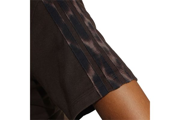 T-shirt con stampa leopardata Seasonal Essentials a 3 strisce Adidas donna ADIDAS | Maglie | KE8830-