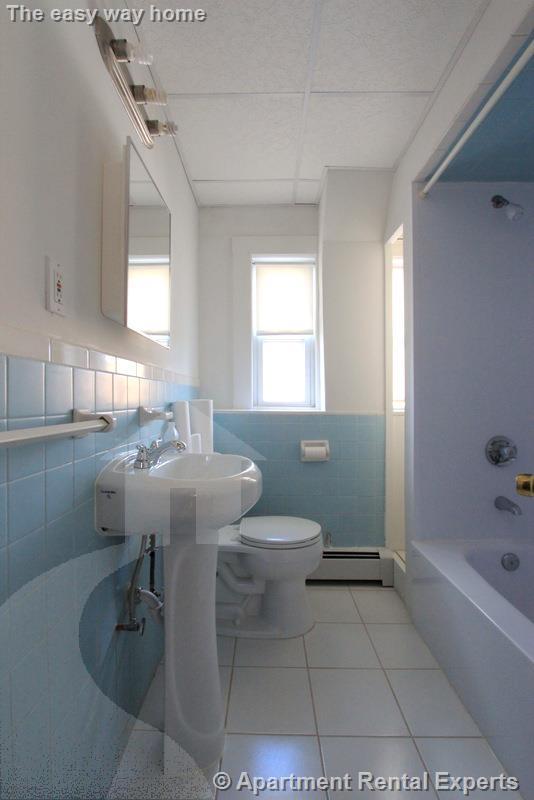 53 Hinckley St, Magoun Square