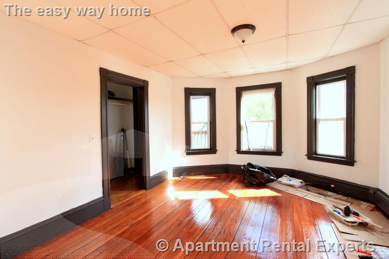 53 Hinckley St, Magoun Square